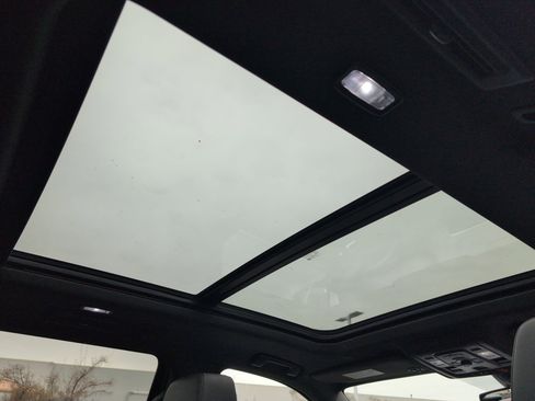 Used 2022 Chevrolet Tahoe Z71 w/ Luxury Package image 15