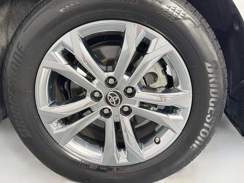 Used 2023 Toyota Sienna Platinum AWD/4WD image 31
