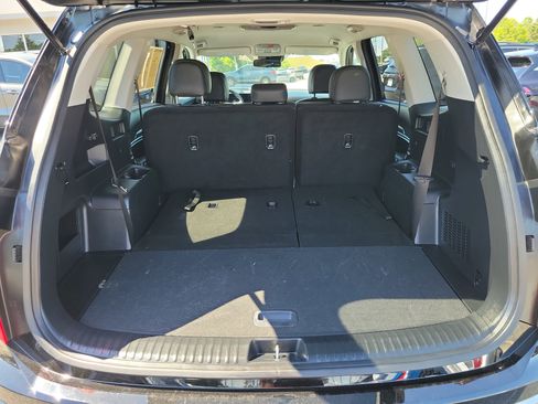 Used 2023 Kia Telluride LX FWD image 9