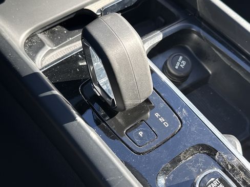 Used 2025 Volvo XC60 B5 Plus image 26