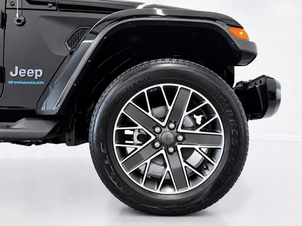 Used 2023 Jeep Wrangler Unlimited Sahara AWD/4WD image 9