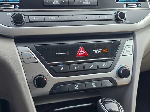 Used 2017 Hyundai Elantra SE FWD image 28