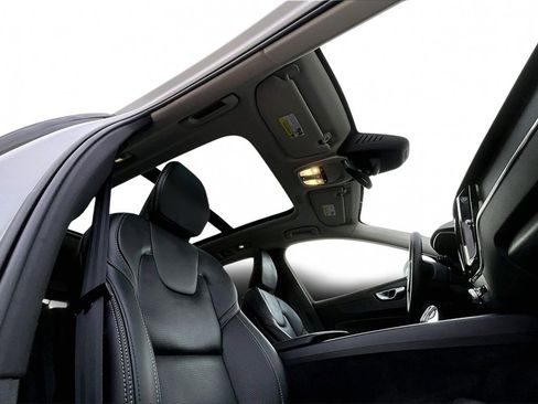 Certified 2023 Volvo XC60 B6 Ultimate w/ Climate Package image 27