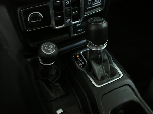 Used 2024 Jeep Wrangler Unlimited Sahara AWD/4WD image 23