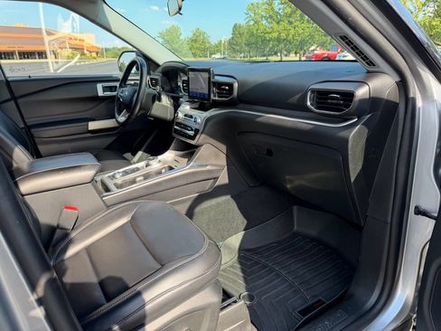 Used 2021 Ford Explorer XLT w/ Equipment Group 202A AWD/4WD image 7