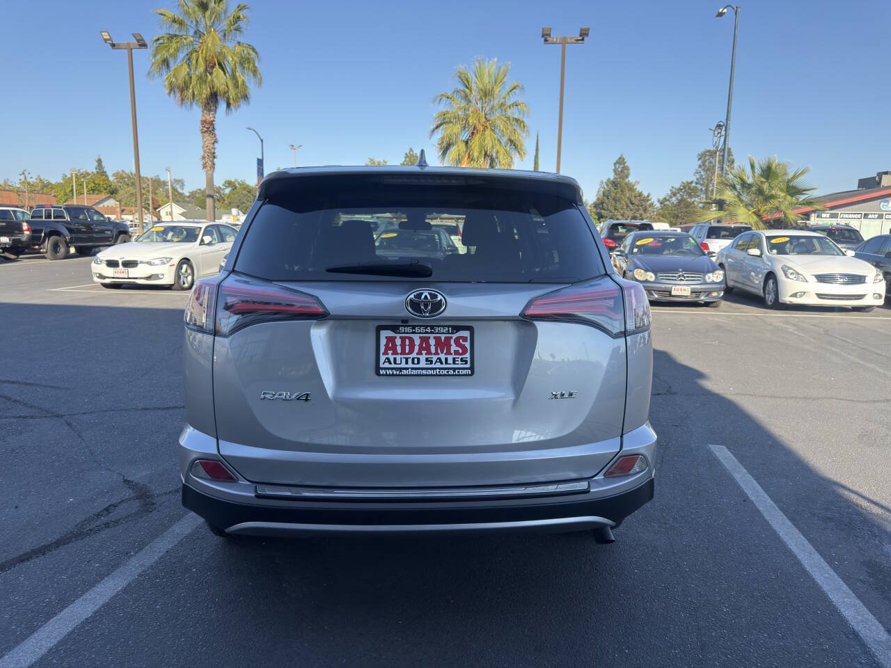 Used 2018 Toyota RAV4 XLE w/ All Weather Liner Package FWD image 4