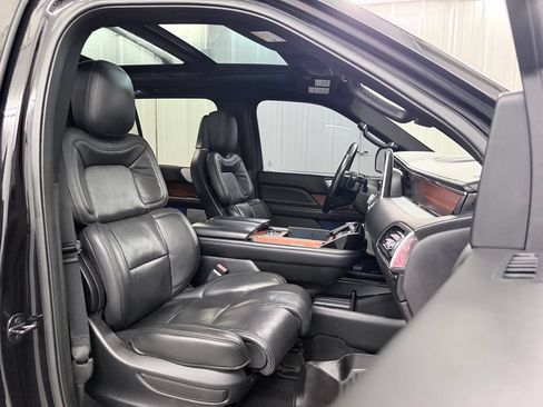 Used 2019 Lincoln Navigator Reserve AWD/4WD image 50