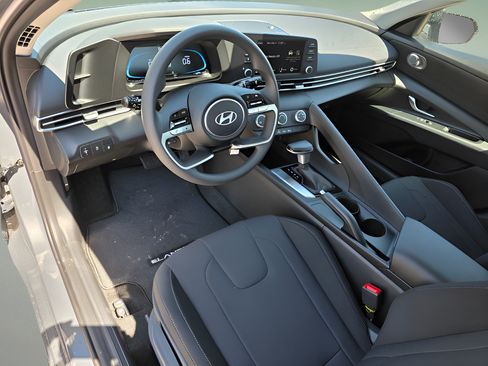 New 2026 Hyundai Elantra SE FWD image 12