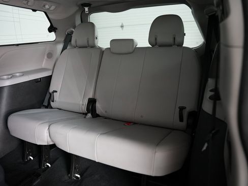Used 2019 Toyota Sienna Limited Premium image 37
