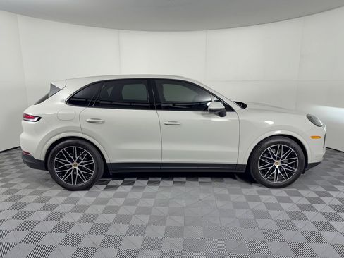Certified 2024 Porsche Cayenne AWD/4WD image 8