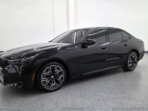 Used 2026 BMW 530i w/ M Sport Package RWD image 4