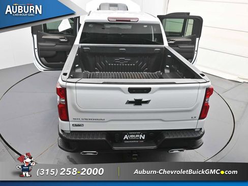 Used 2025 Chevrolet Silverado 1500 LT Trail Boss AWD/4WD image 39