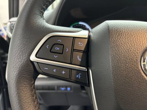 Used 2024 Toyota Sienna XLE w/ XLE Plus Package FWD image 25