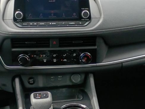 Used 2024 Nissan Rogue S FWD image 12