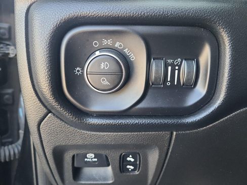 Used 2019 RAM 1500 Laramie AWD/4WD image 22