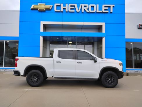 Used 2022 Chevrolet Silverado 1500 ZR2 w/ Technology Package AWD/4WD image 6