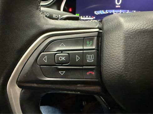 Used 2021 Jeep Grand Cherokee L Laredo image 12