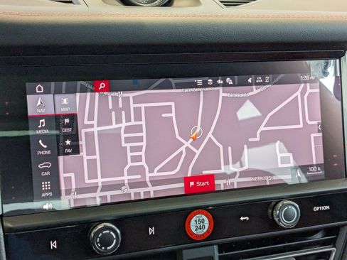 Used 2025 Porsche Macan image 19