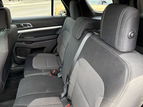 Used 2016 Ford Explorer XLT w/ Equipment Group 201A AWD/4WD image 13