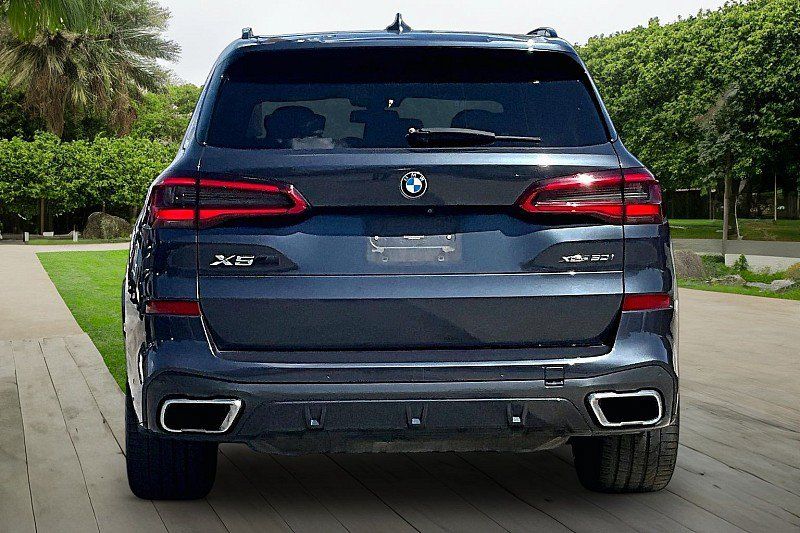Used 2019 BMW X5 xDrive50i w/ M Sport Package AWD/4WD image 4