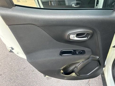 Used 2020 Jeep Renegade Latitude image 17