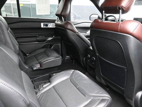 Used 2020 Ford Explorer Platinum w/ Premium Technology Package image 25