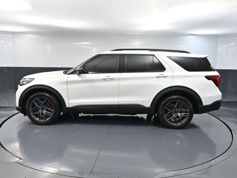 Used 2025 Ford Explorer ST-Line w/ ST-Line Street Pack image 11