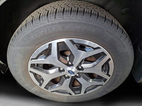 Used 2023 Subaru Forester Premium AWD/4WD image 8