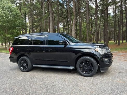 Used 2021 Ford Expedition XLT RWD image 2