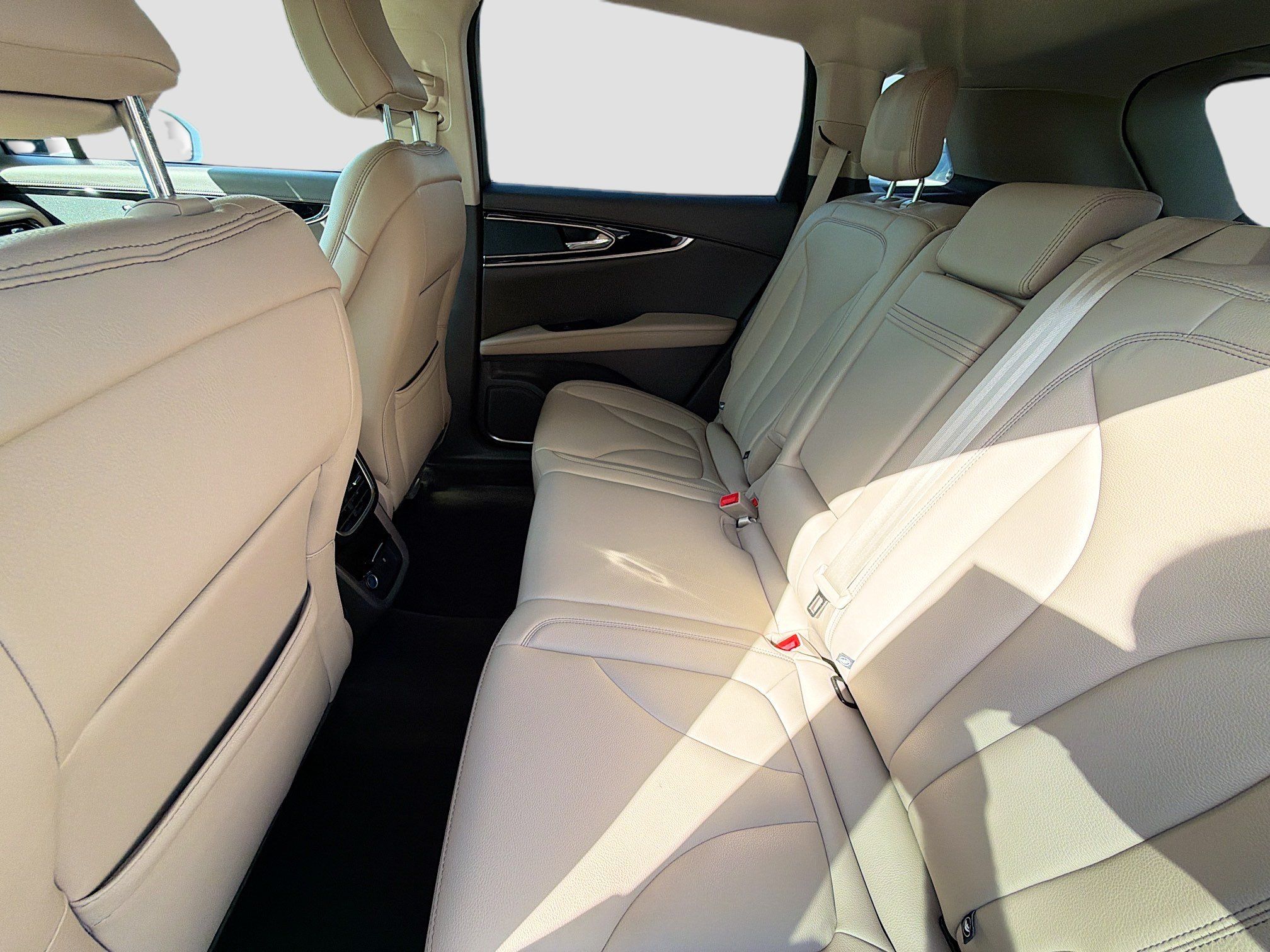 Used 2023 Lincoln Nautilus FWD w/ Premium Package image 24