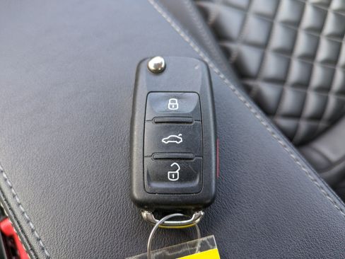 Used 2019 Volkswagen Beetle 2.0T S FWD image 31