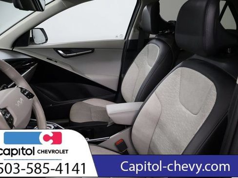 Used 2024 Kia Niro Wave w/ Wave Preserve Package FWD image 12