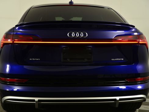 Certified 2022 Audi e-tron Premium image 8