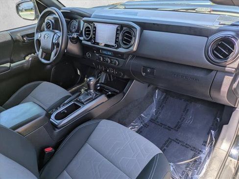 Used 2022 Toyota Tacoma TRD Sport w/ Technology Package RWD image 19