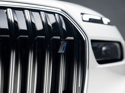 Used 2024 BMW i7 xDrive60 image 14