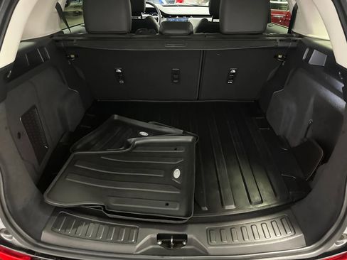 Used 2025 Land Rover Discovery Sport S image 18