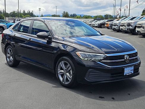 Used 2024 Volkswagen Jetta SE FWD image 8