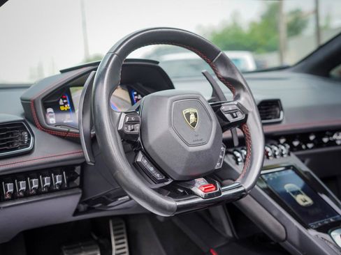 Used 2020 Lamborghini Huracan EVO RWD image 12