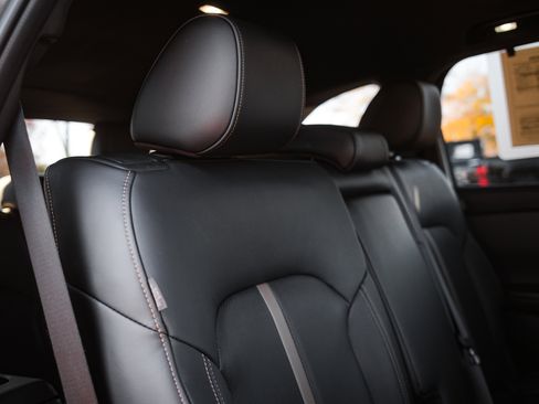 Certified 2025 MAZDA CX-90 3.3 Turbo S w/ Premium Package image 32