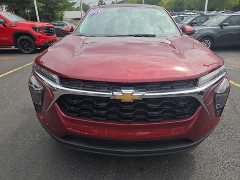 Used 2024 Chevrolet Trax LS w/ LS Convenience Package FWD image 8