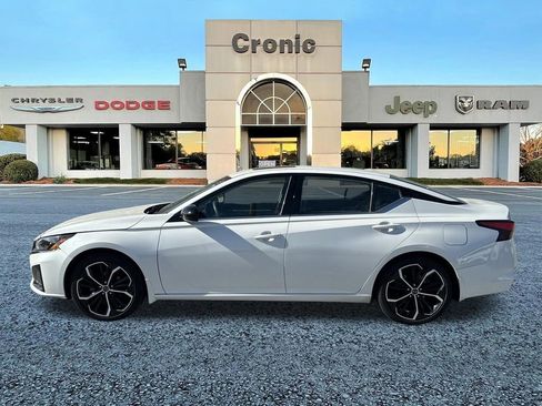 Used 2024 Nissan Altima 2.5 SR w/ SR Premium Package image 6