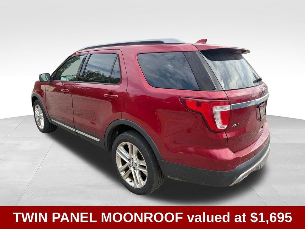 Used 2017 Ford Explorer XLT w/ Equipment Group 202A AWD/4WD image 4