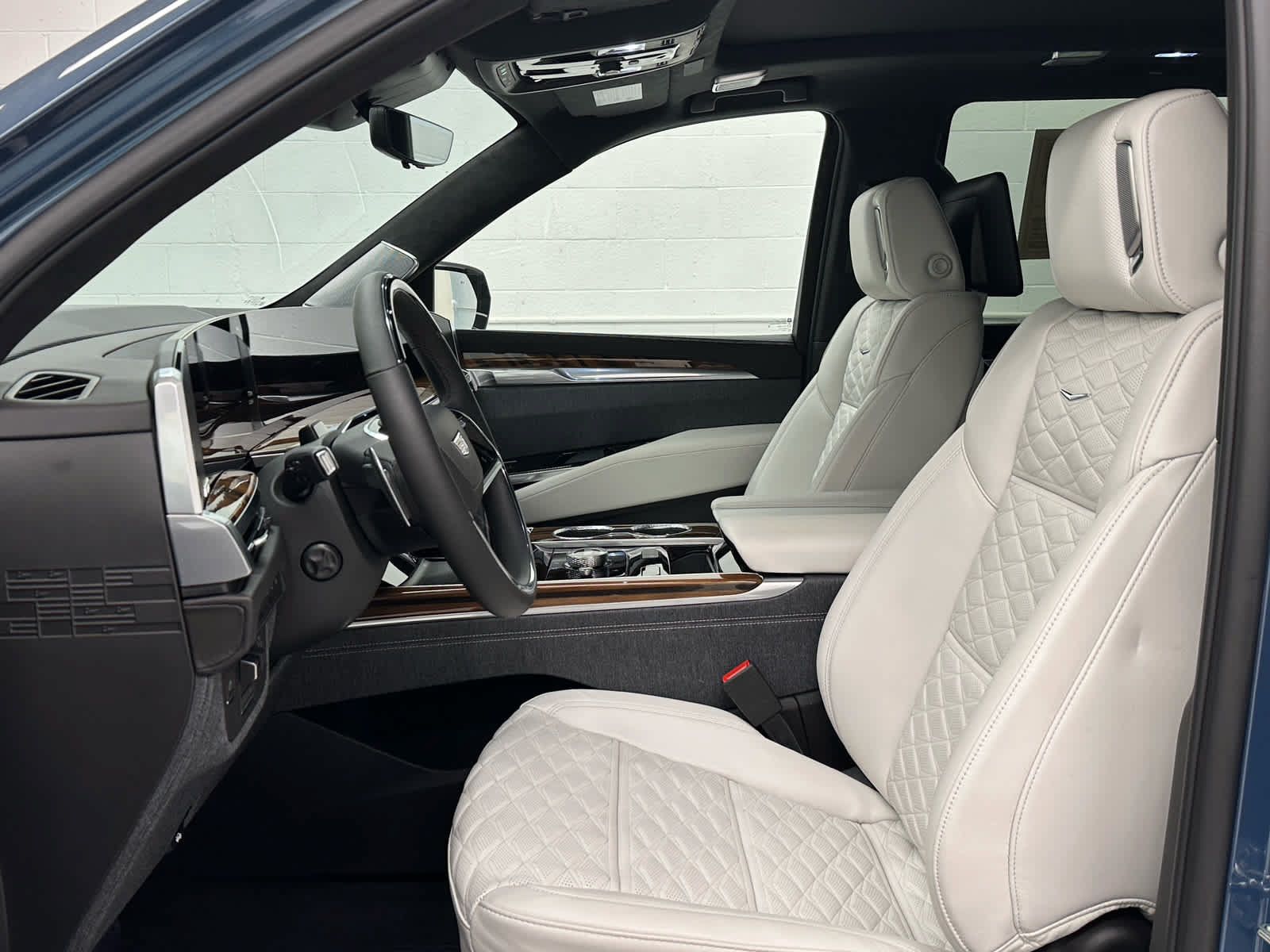 Used 2026 Cadillac Escalade Platinum Sport AWD/4WD image 11