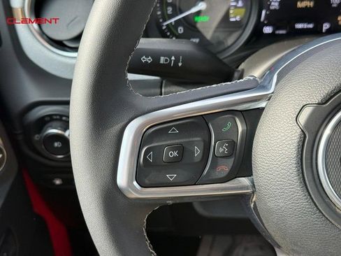 Used 2025 Jeep Wrangler Unlimited Sahara AWD/4WD image 23