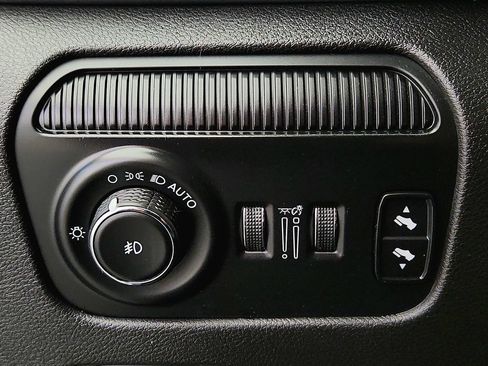 Used 2023 Jeep Wagoneer L Series II w/ Premium Group I AWD/4WD image 26
