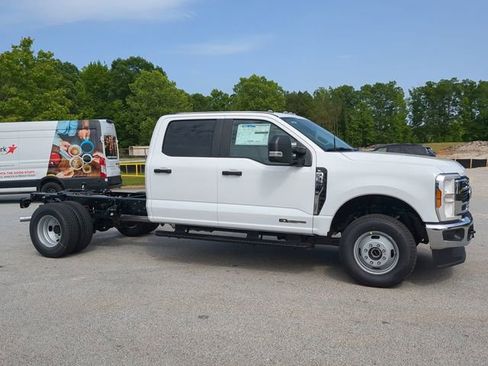 New 2025 Ford F350 XL w/ XL Chrome Package image 2