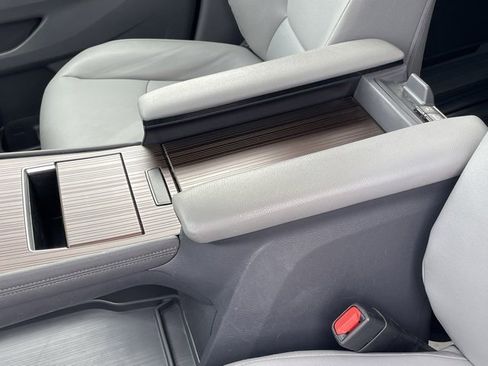 Used 2023 Toyota Sienna XLE image 35