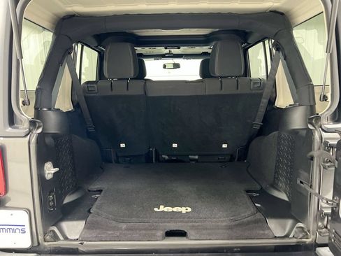 Used 2017 Jeep Wrangler Unlimited Sahara w/ Connectivity Group AWD/4WD image 21