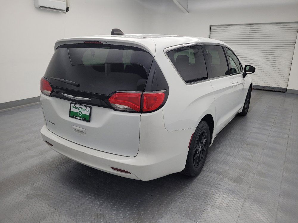Used 2022 Chrysler Voyager LX FWD image 9