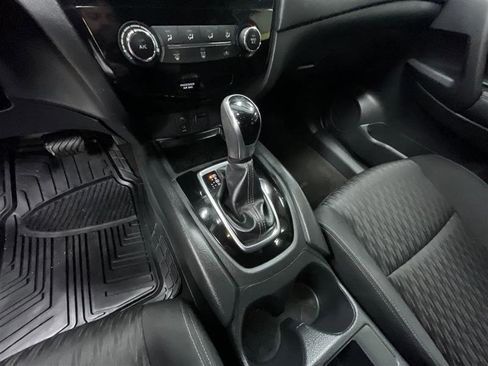 Used 2017 Nissan Rogue S image 15